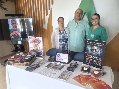 El Infanta Elena y personas laringectomizadas refuerzan la prevención frente a tabaco y vaper