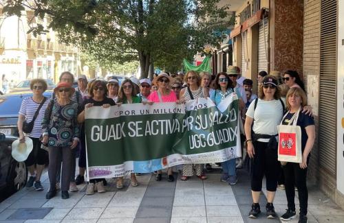 Más de 700 personas en la marcha comunitaria de Guadix por una vida libre de humos y vapeo