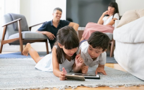 Imagen acceso redes sociales en menores